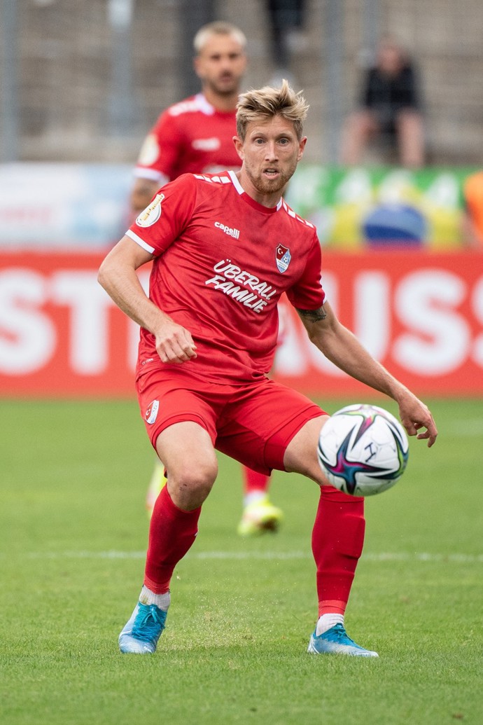 Sebastian patřil k mládežnickým reprezentantům a během své kariéry hrál například za Schalke 04, Mnichov 1860.