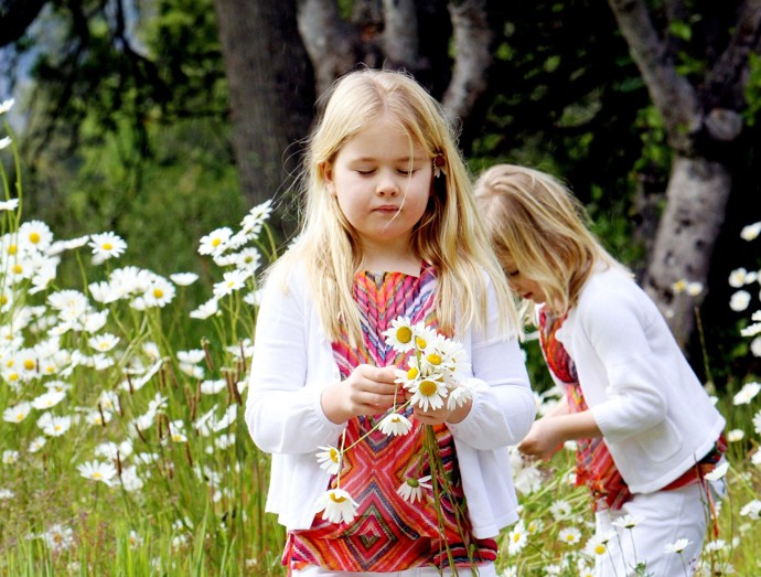 Amalia byla vždycky spořádaná holčička. To se jí jednou jako nizozemské královně bude hodit. Nehledě na to, že ovládá tři světové jazyky a studuje politologii, práva, ekonomii a psychologii.