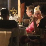 I když George od rodiny brzy odešel, vztahy mezi všemi aktéry zůstaly relativně korektní. Dodnes spolu například jezdí na dovolené, které platí Leonardo. Snímek z roku 2023, kdy si George, Leo, Irmelin a Peggy vyjeli do Neapole.