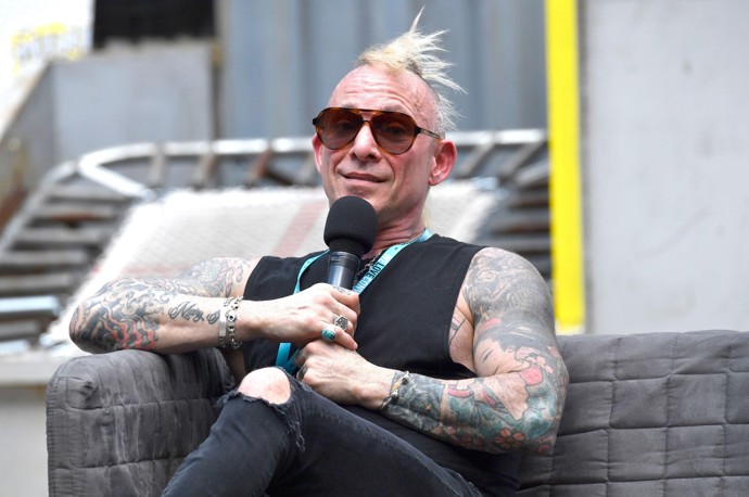 Noah Hathaway rád experimentuje se svými vlasy.