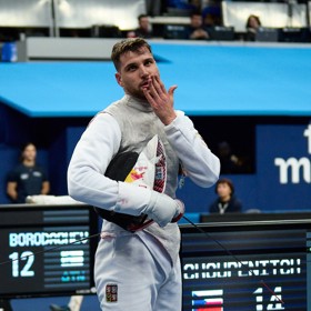 Šermíř Alexander Choupenitch randí s plavkyní Seemanovou.