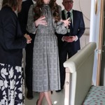 Od začátku roku 2025 holdovala princezna Kate kostkám. Nosila je na šatech...