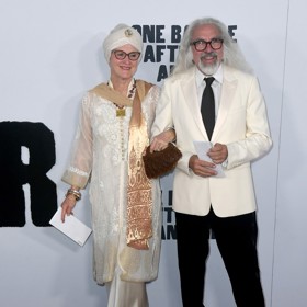 Rodiče se rozešli, když byl Leovi pouhý rok. Táta George se totiž zamiloval do excentrické vyznavačky sikhismu Peggy Farrar. Roku 1995 se vzali a jsou spolu dodnes.