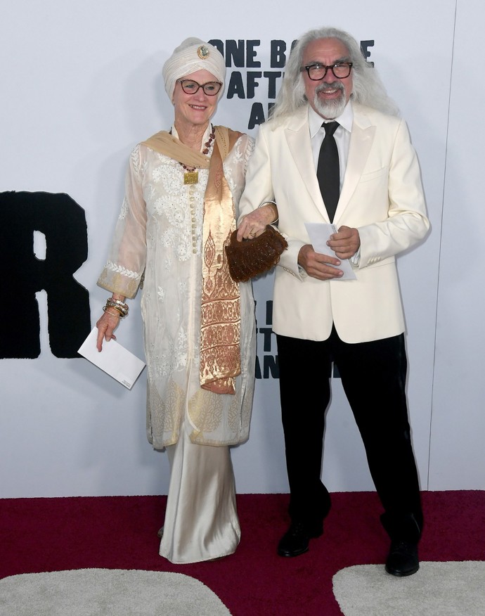 Rodiče se rozešli, když byl Leovi pouhý rok. Táta George se totiž zamiloval do excentrické vyznavačky sikhismu Peggy Farrar. Roku 1995 se vzali a jsou spolu dodnes.