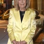 Eva Jiřičná se ani po osmdesátce nebojí aktuálních módních trendů.