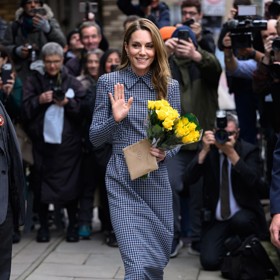 Kate Middleton letos potvrdila i pověst královny módní recyklace. Tyto šaty oblékla už v roce 2022.