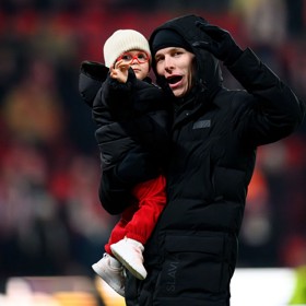 Lukáš Provod s dcerou Leou, která se narodila před rokem. 