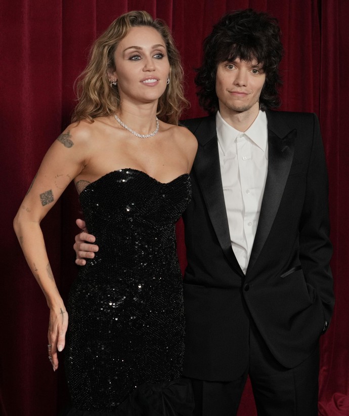 Miley Cyrus je zasnoubená.