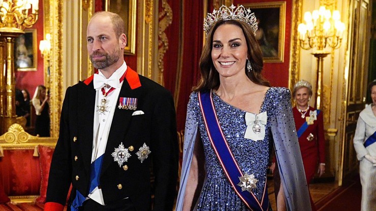 Kate Middleton se svým manželem na královském banketu.