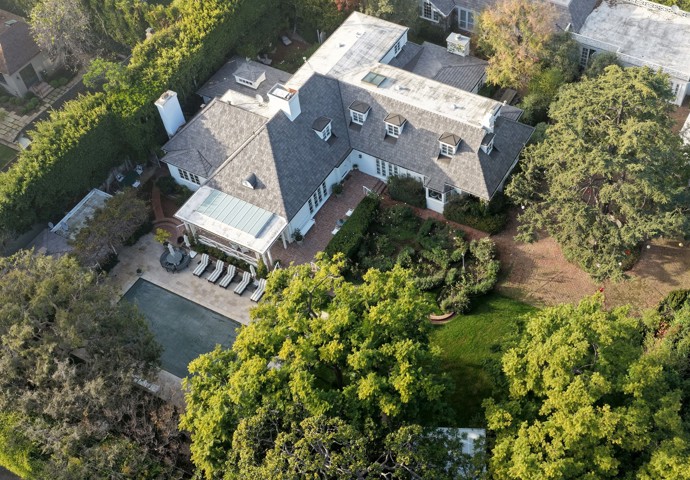 Dům, v němž byl zavražděn režisér Rob Reiner a jeho žena.