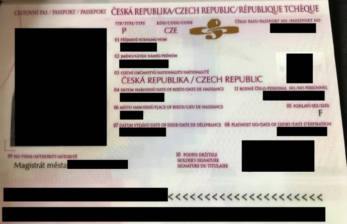 Ve zveřejněných dokumentech byl i český pas.