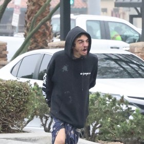 Tylor Chase skončil na ulici. 