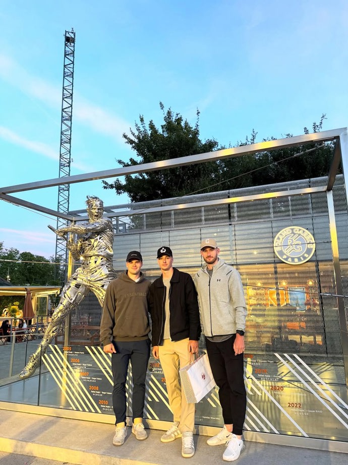 Adam s bratrem Davidem ve Francii.