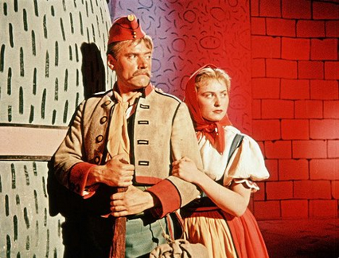 Byl známý tím, že byl sukničkář (snímek z filmu Hrátky s čertem).