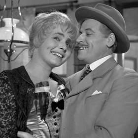 Kupříkladu pomáhal své sousedce Jiřině Šiklové s ukrytím nevhodných knih před StB (snímek z filmu Harlémská tragédie).