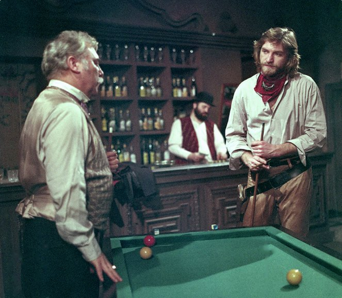 Film vznikl na motivy čtvrté knihy Arthura Conana Doyla s názvem The Valley of Fear (na snímku Petr Haničinec a Vladimír Kratina).