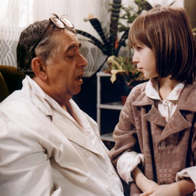 Ten pojednává o obyčejném lidském srdci, které je největší silou proti bolesti. Na snímku Vlastimil Brodský a Žaneta Fuchsová.