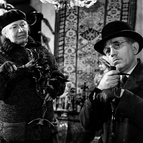 Snímek byl natočen na motivy Čapkovy knihy Povídky z druhé kapsy (Olga Scheinpflugová, Vladimír Šmeral).