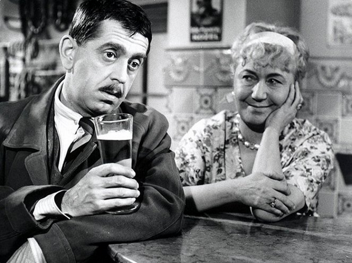 snímek z filmu Čintamani a podvodník (Vlastimil Brodský, Olga Scheinpflugová)