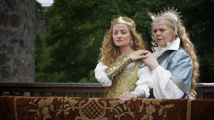 snímek z pohádky Sedmero krkavců (Erika Stárková, Sabina Remundová)