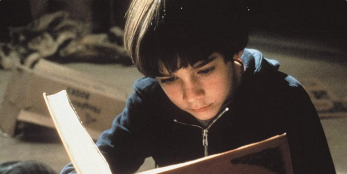 Například Bastien je v knize obézní hoch s nohama do X.