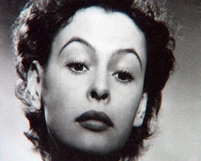 Irena Kačírková zemřela v 60 letech na rakovinu. Následují fotky jsou z pohádky Byl jednou jeden král, kde si také zahrála.