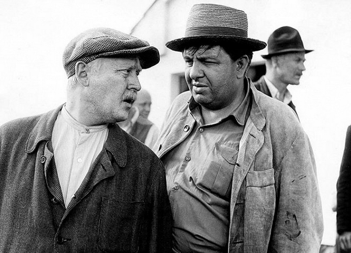 snímek z filmu Tři chlapi v chalupě (Lubomír Lipský st., Čestmír Řanda st.)