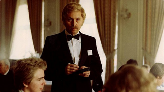 Co jste nevěděli o filmu Vrchní, prchni!: Severní vítr měl nazpívat slavný zpěvák a čí příbuzní si ve filmu zahráli nejvíce