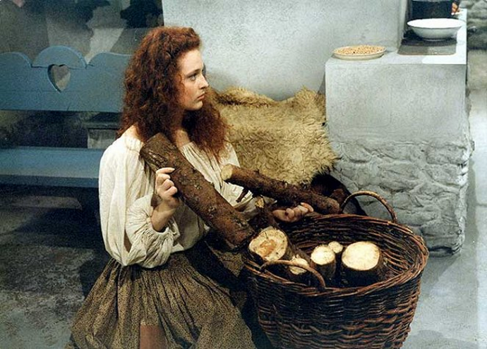 snímek z pohádky Dvanáct měsíčků (Markéta Hrubešová)