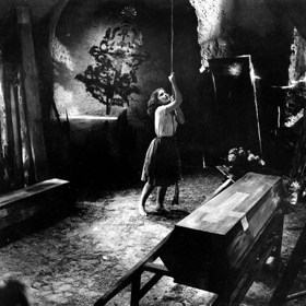 Filmový hit Divá Bára vznikl na motivy povídky Boženy Němcové. Hlavní hrdinkou se stala Vlasta Fialová.