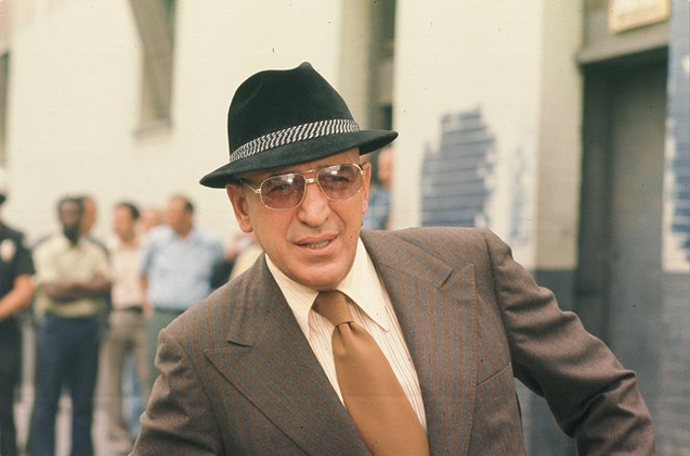 Telly Savalas měl čtyři sourozence.