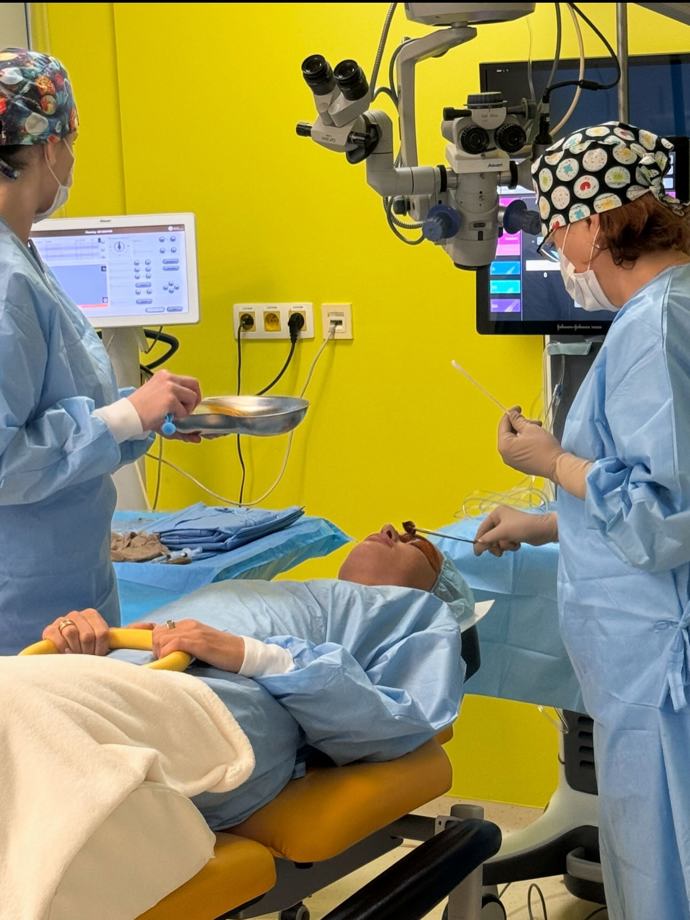 Simona Krainová během operace. 