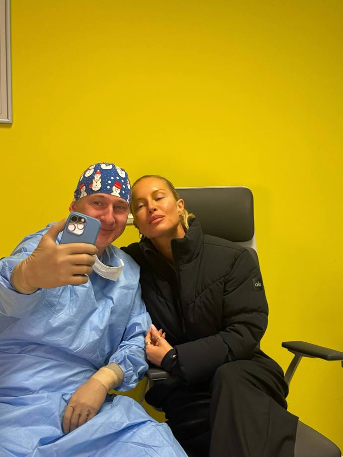 Simona Krainová po operaci očí. 