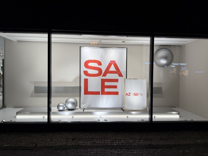 Obchody hlásají po vánocích největší slevy v roce a stylistka Nikola Jankovská vás upozorní na to, čemu se vyhnout. 