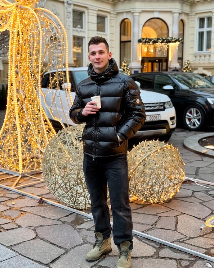 Dalimil Mikyska  je hokejistou Karlových Varů.