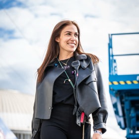 Markéta Zaschke je road manažerka kapely Jelen.