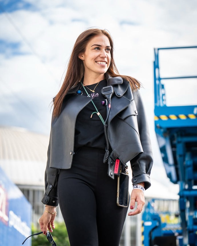 Markéta Zaschke je road manažerka kapely Jelen.