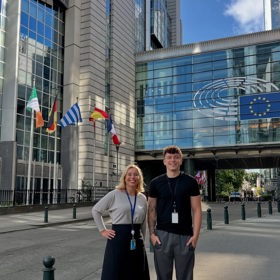 Filip Neruda navštívil svou maminku v Bruselu.