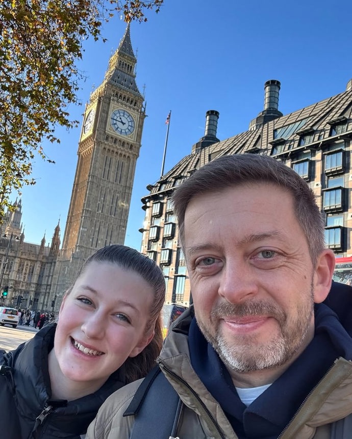 Vít Rakušan se svou nejstarší dcerou na výletě v Londýně. 