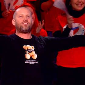 Jakub Prachař zpíval kamarádovi.