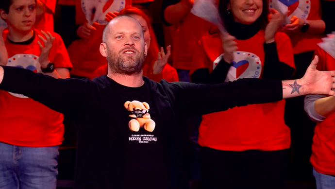 Jakub Prachař zpíval kamarádovi.