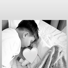 Syn André přivítal svou sestru.