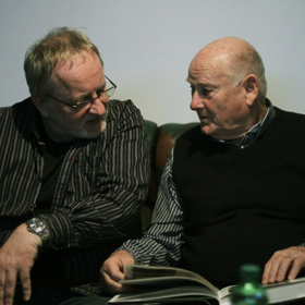 Kostýmní výtvarník a malíř Theodor Pištěk ve 13. komnatě.