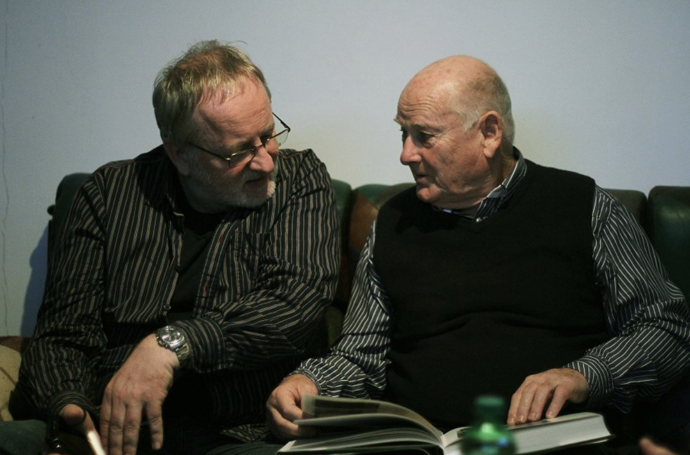 Kostýmní výtvarník a malíř Theodor Pištěk ve 13. komnatě.