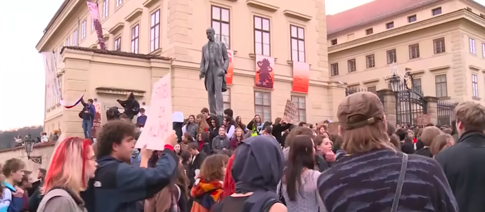 Demonstrace proti Motoristům.
