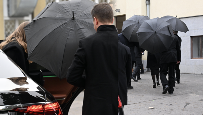 Nikola Hezucká na pohřbu. 