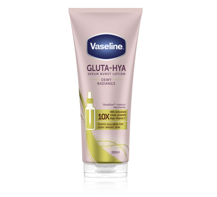Krémy na tělo člověk dostává k Vánocům často a osobně nemám ráda takové, co se dlouho musí vmasírovávat a chvíli trvá než se vstřebají. Kolekce Gluta-Hya od Vaseline má výhodu rychlého vstřebávání a zanechává pleť rozzářenou a hebkou. 
