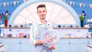 Vítěz loňské řady Peče celá země odhalil záludnosti natáčení: Pečete na louce a pod umyvadlem máte kanystr