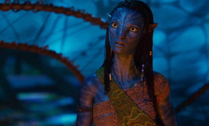 Zoe Saldana ve snímku Avatar: Oheň a popel.