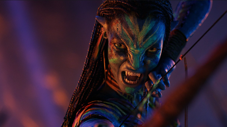 Zoe Saldana ve snímku Avatar: Oheň a popel.